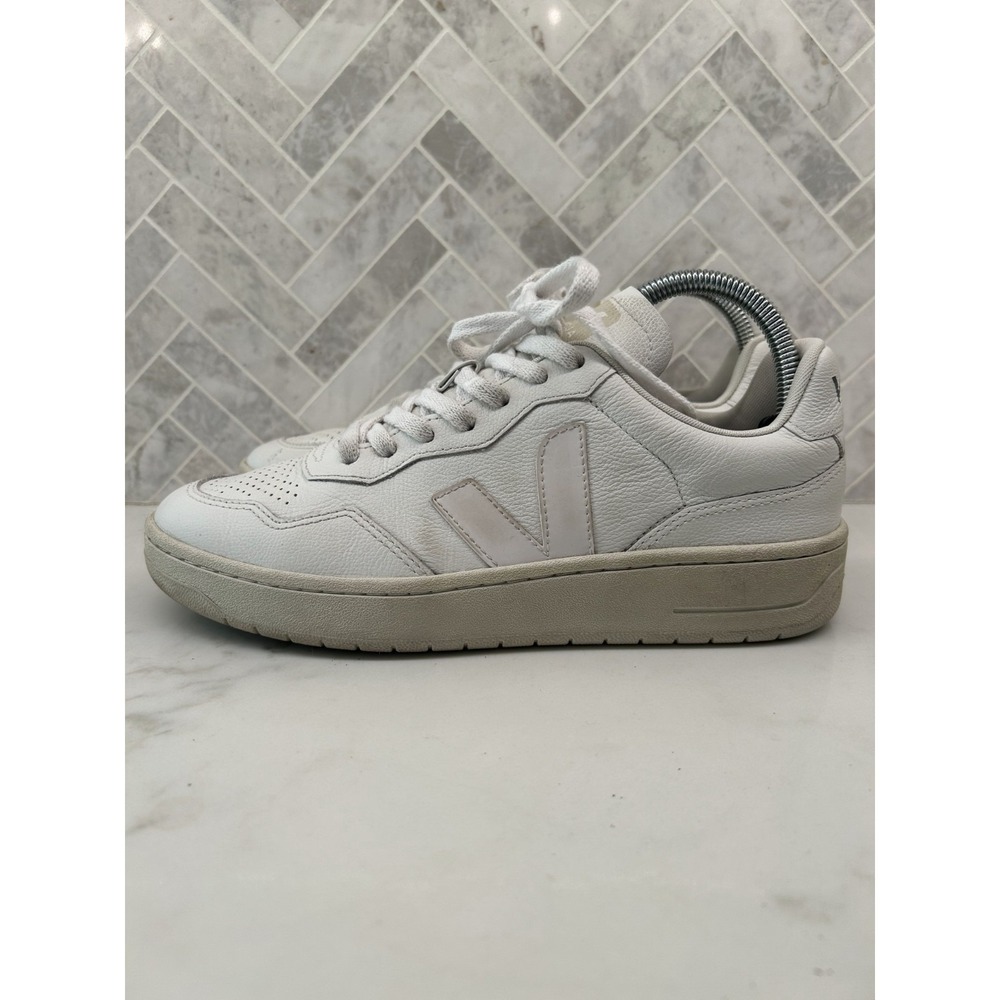 Veja V-90 Leather Sneakers Womens Size 8 White V Logo Classic Low Top Lace Up